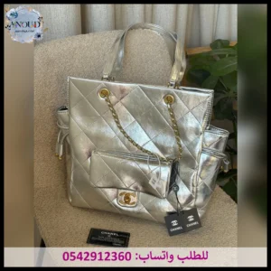 شنطة شانيل فضي لامع