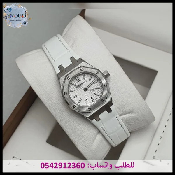 ساعة ادمر نسائية أبيض